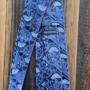 Valentino Garavani  Men's Silk Necktie Made in Italy Blue / Floral Pattern